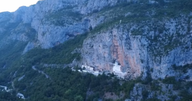 Evo čija noga ne sme da kroči na Ostrog: Postoje stroga pravila ponašanja na ovom svetom mestu, a jedno se nikako ne radi